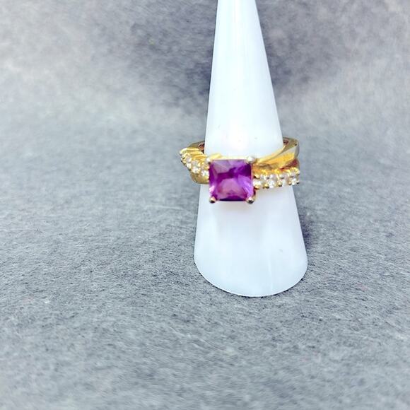 Vintage Purple Stone Ring from Thailand 4 Clear Stones on Each Side size 8 - Picture 4 of 11